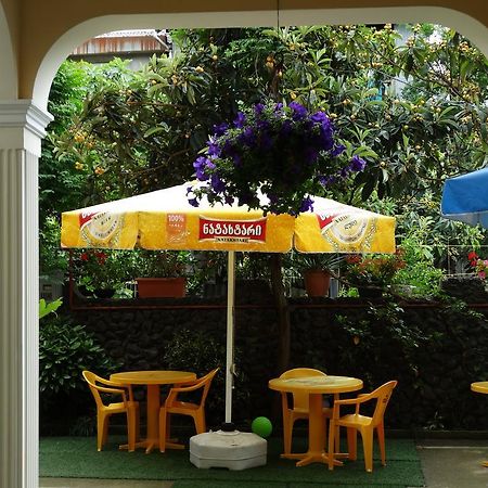 Gulnasi'S Guesthouse Batumi Bagian luar foto