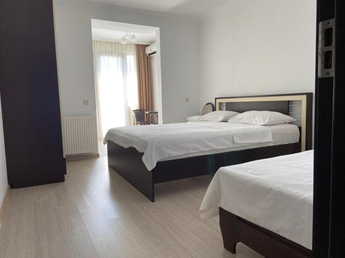 Gulnasi'S Guesthouse Batumi Bagian luar foto