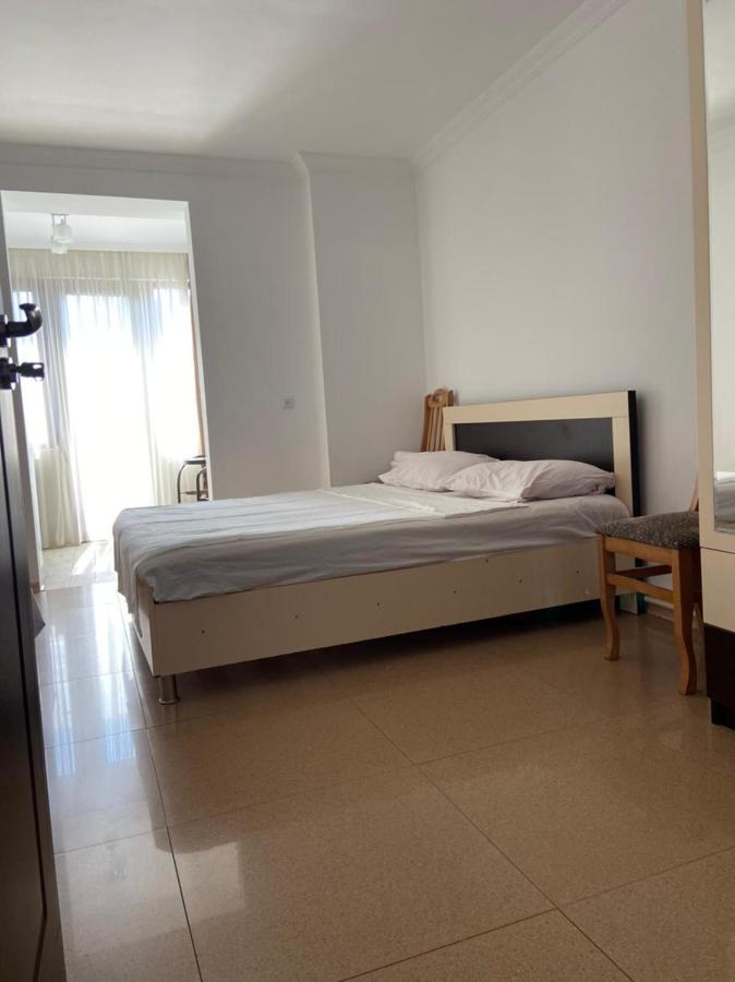 Gulnasi'S Guesthouse Batumi Bagian luar foto