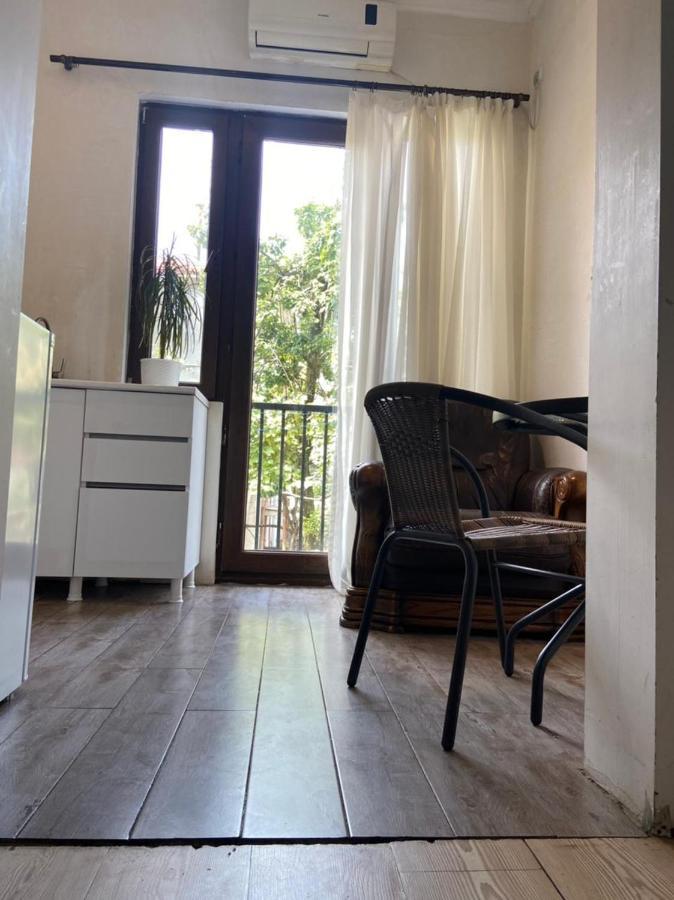 Gulnasi'S Guesthouse Batumi Bagian luar foto