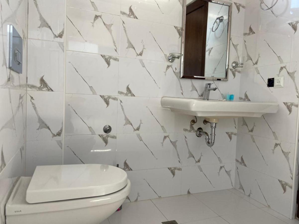 Gulnasi'S Guesthouse Batumi Bagian luar foto