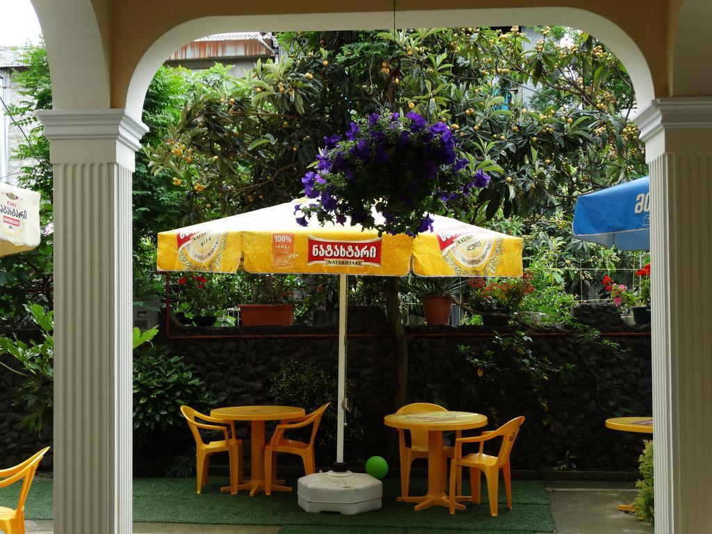 Gulnasi'S Guesthouse Batumi Bagian luar foto