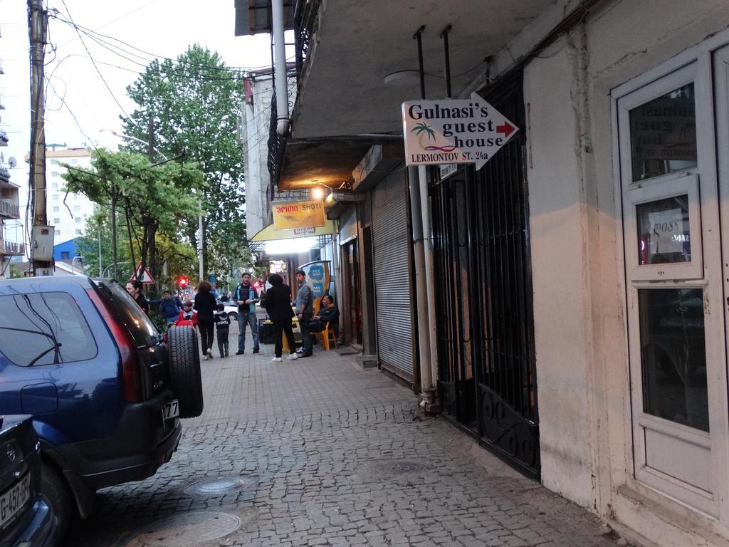 Gulnasi'S Guesthouse Batumi Bagian luar foto