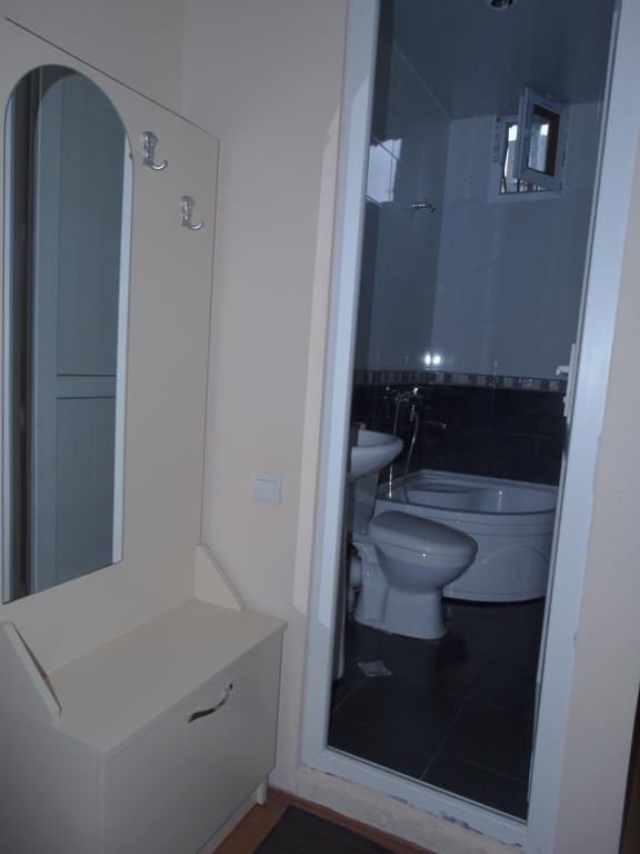 Gulnasi'S Guesthouse Batumi Bagian luar foto