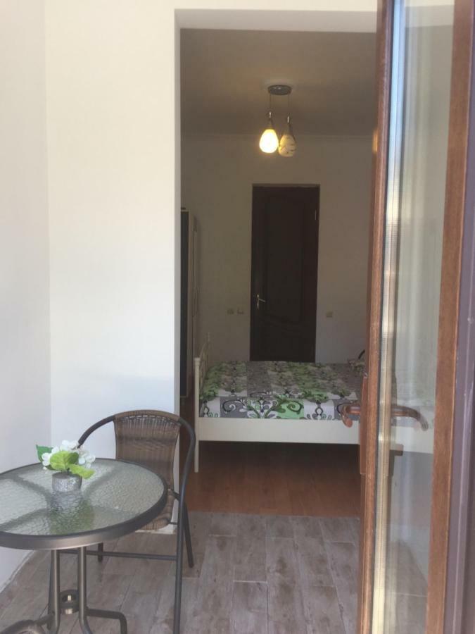 Gulnasi'S Guesthouse Batumi Bagian luar foto