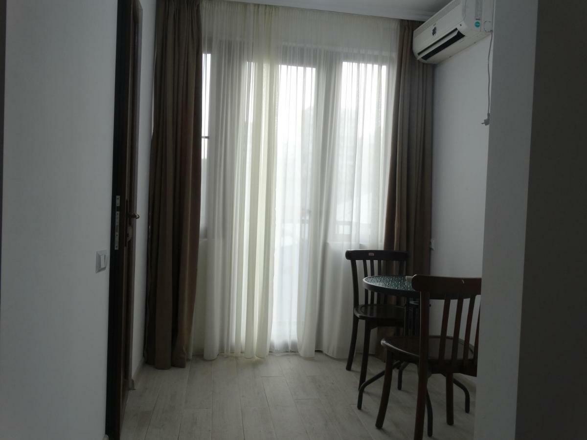 Gulnasi'S Guesthouse Batumi Bagian luar foto