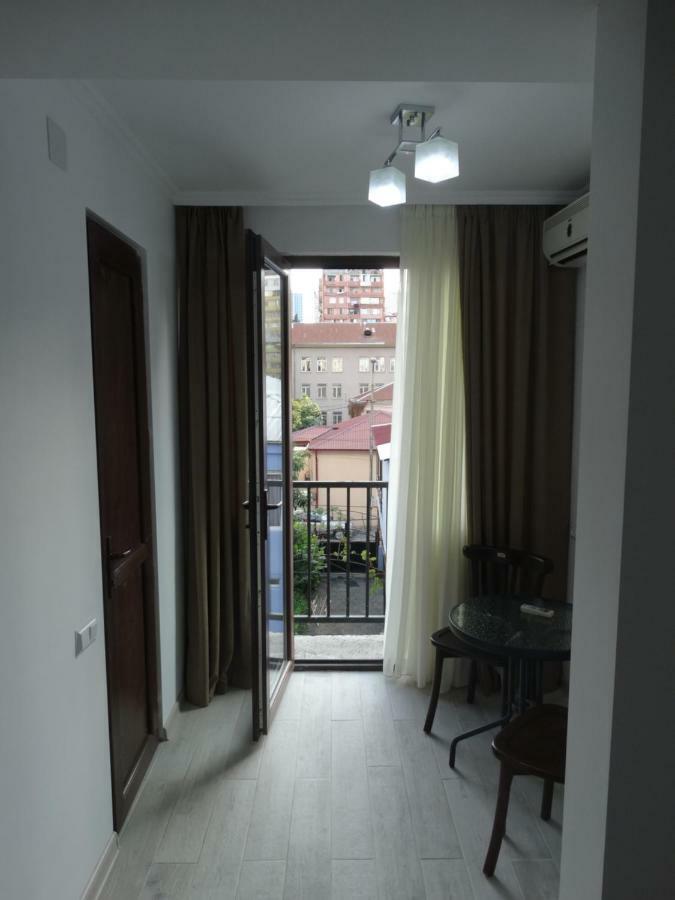 Gulnasi'S Guesthouse Batumi Bagian luar foto