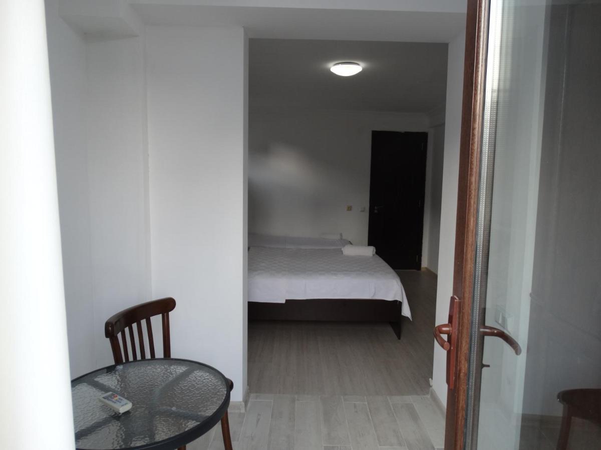Gulnasi'S Guesthouse Batumi Bagian luar foto
